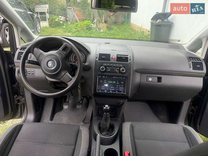 Минивэн Volkswagen Touran 2011 в Надворной