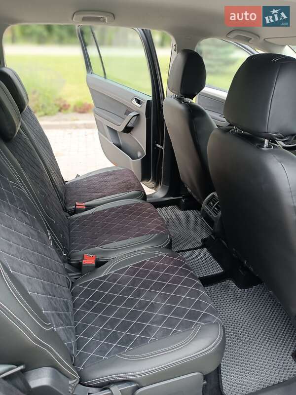 Мікровен Volkswagen Touran 2017 в Львові