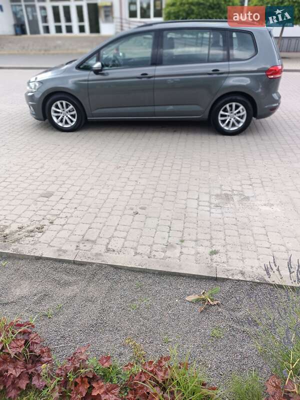 Мікровен Volkswagen Touran 2017 в Львові