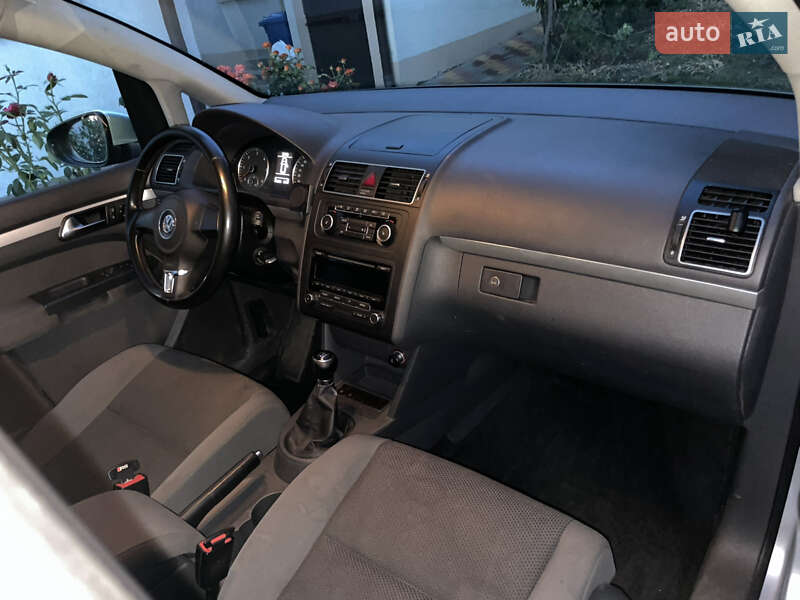 Минивэн Volkswagen Touran 2011 в Градижске фото 9 Минивэн Volkswagen Touran 2011 в Градижске