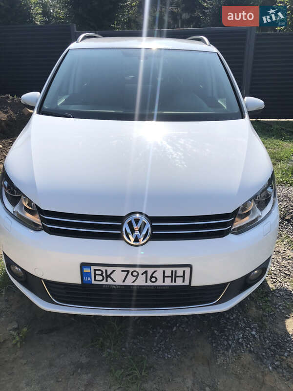 Минивэн Volkswagen Touran 2015 в Ровно