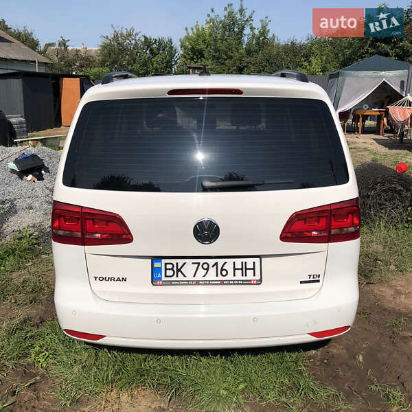Минивэн Volkswagen Touran 2015 в Ровно