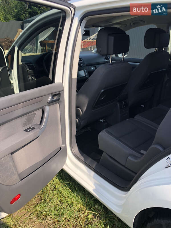 Минивэн Volkswagen Touran 2015 в Ровно