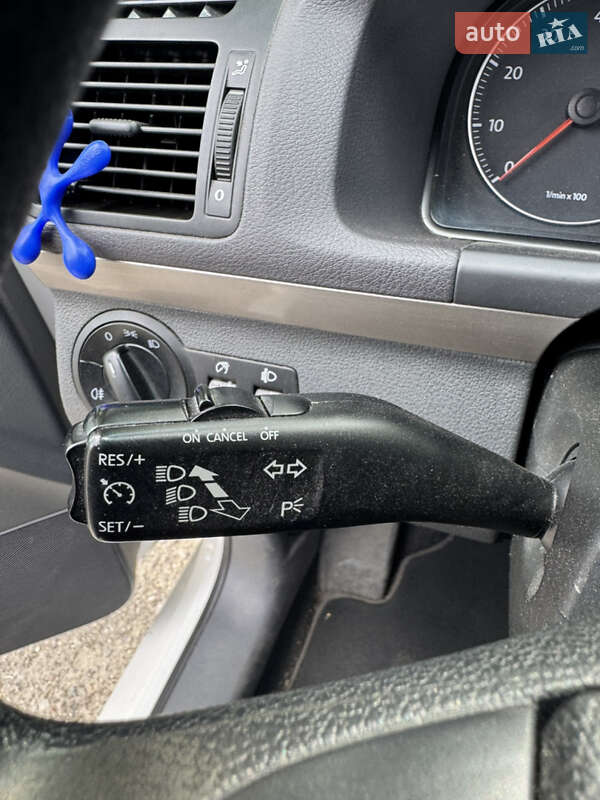 Минивэн Volkswagen Touran 2008 в Киеве