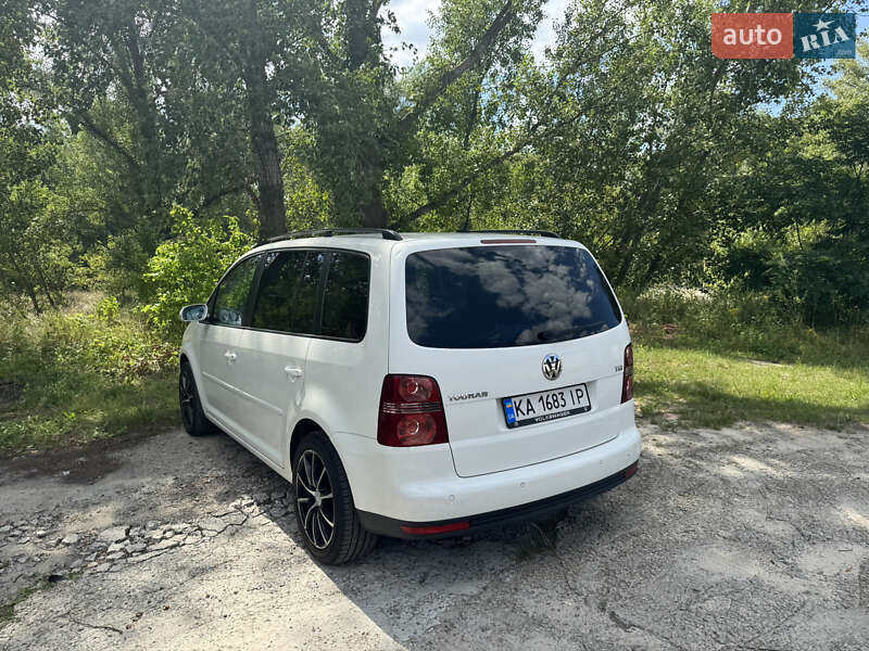 Минивэн Volkswagen Touran 2008 в Киеве