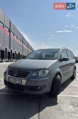 Мінівен Volkswagen Touran 2008 в Городку