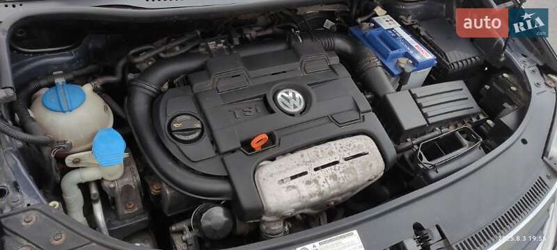 Минивэн Volkswagen Touran 2010 в Луцке