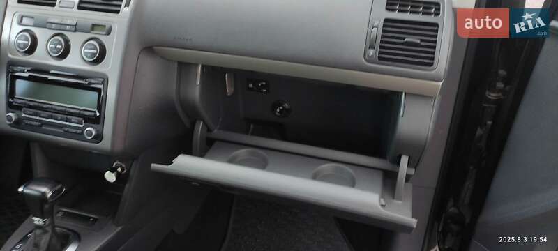 Минивэн Volkswagen Touran 2010 в Луцке