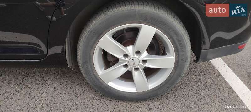 Минивэн Volkswagen Touran 2010 в Луцке