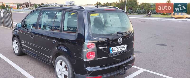 Минивэн Volkswagen Touran 2010 в Луцке