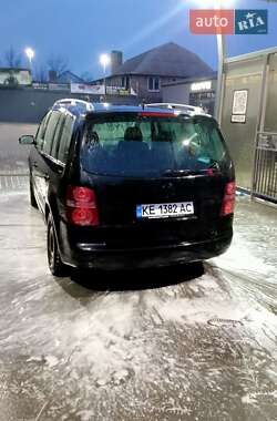Минивэн Volkswagen Touran 2006 в Кривом Роге
