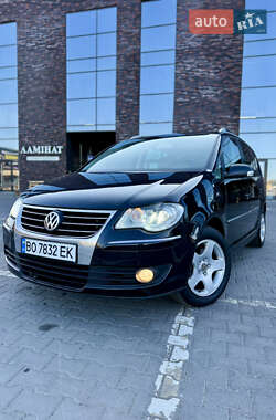 Минивэн Volkswagen Touran 2007 в Черновцах