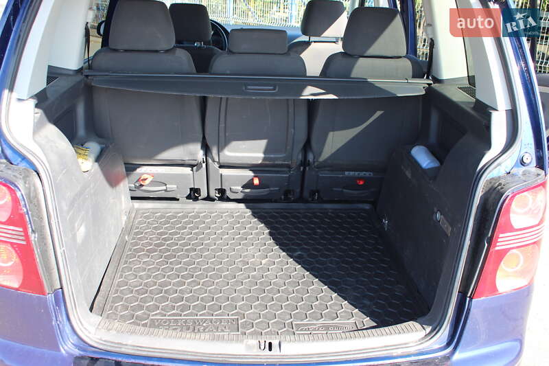 Минивэн Volkswagen Touran 2007 в Днепре