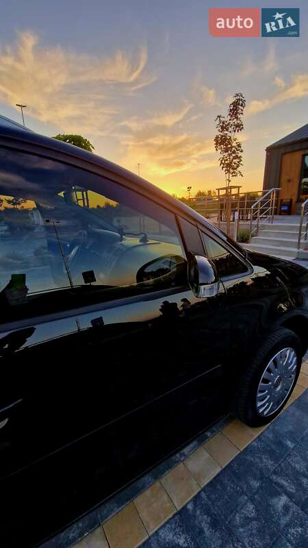 Минивэн Volkswagen Touran 2006 в Звягеле