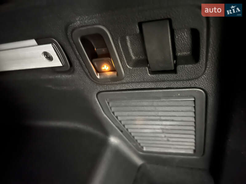 Микровэн Volkswagen Touran 2017 в Львове