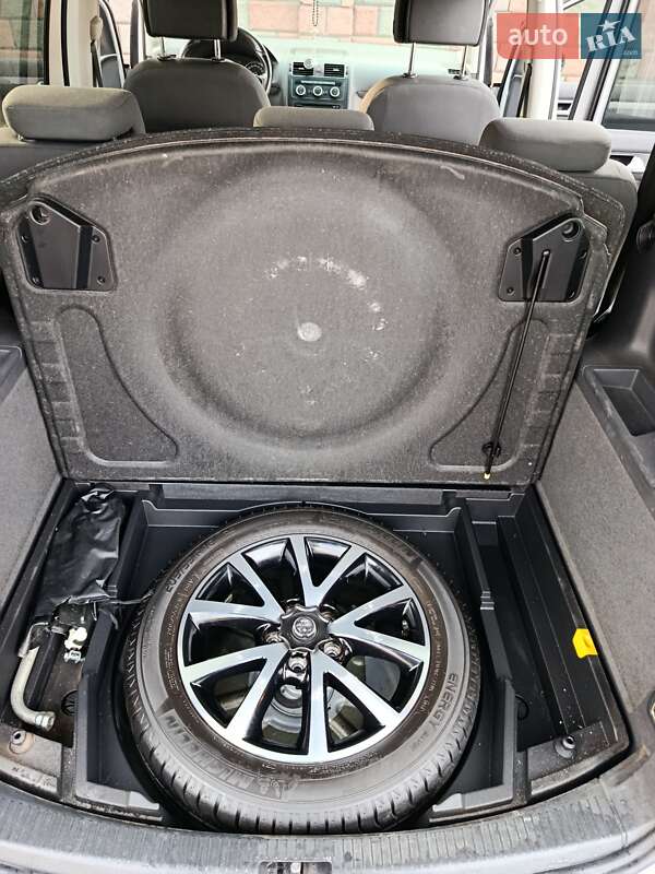 Минивэн Volkswagen Touran 2013 в Ровно