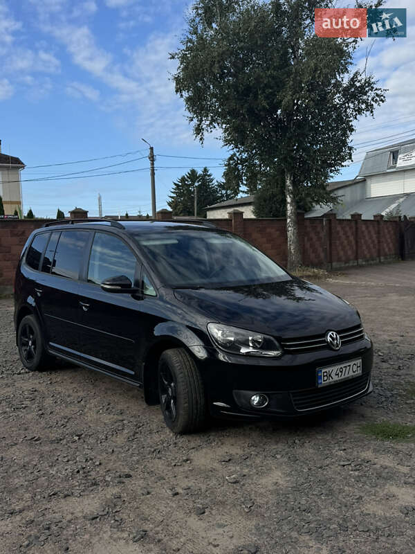 Мінівен Volkswagen Touran 2011 в Рівному