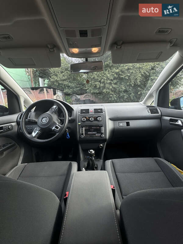 Мінівен Volkswagen Touran 2011 в Рівному