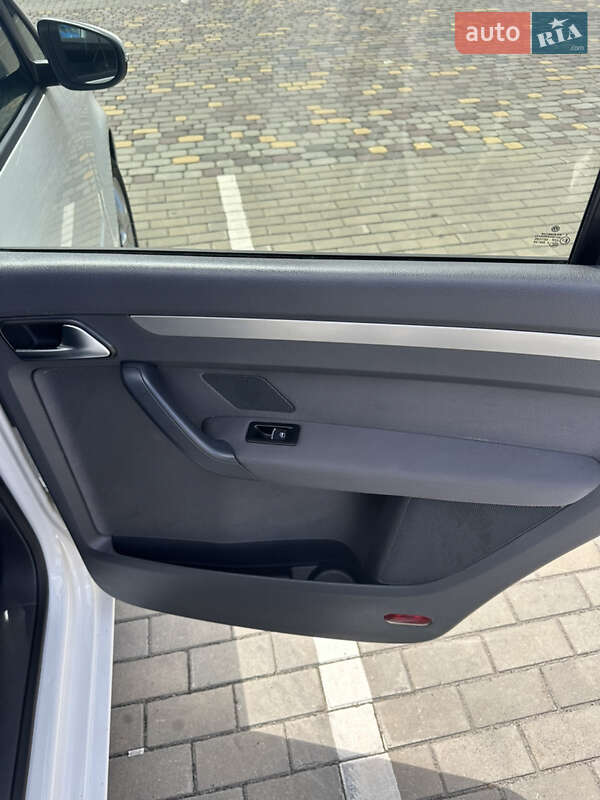 Минивэн Volkswagen Touran 2013 в Луцке