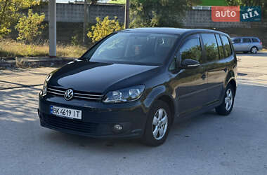 Минивэн Volkswagen Touran 2014 в Вараше