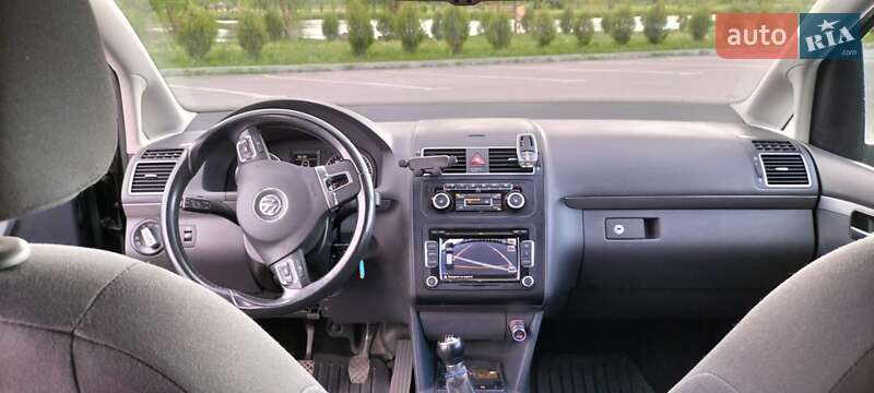 Минивэн Volkswagen Touran 2011 в Хмельнике