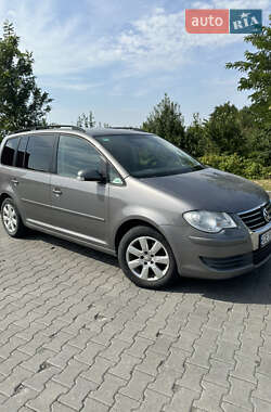 Мінівен Volkswagen Touran 2007 в Чернівцях