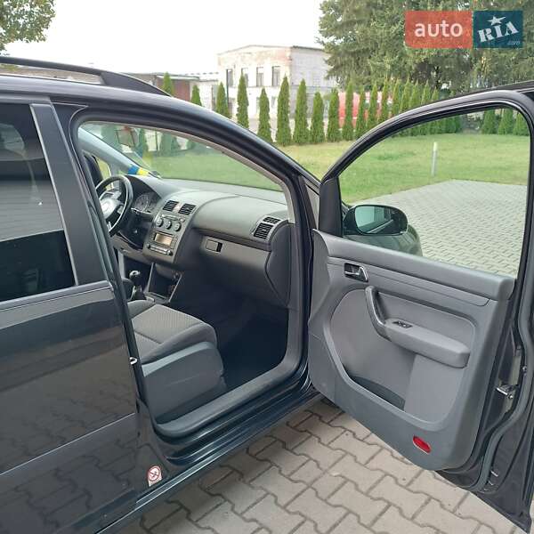 Минивэн Volkswagen Touran 2003 в Нововолынске фото 9 Минивэн Volkswagen Touran 2003 в Нововолынске