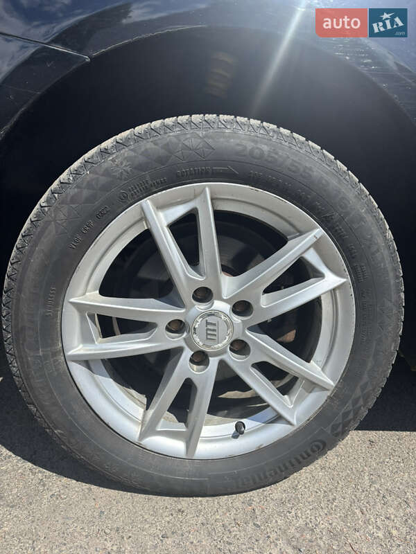 Мінівен Volkswagen Touran 2014 в Луцьку