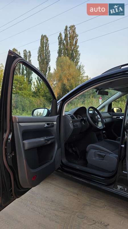 Минивэн Volkswagen Touran 2009 в Днепре