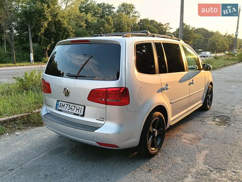 Минивэн Volkswagen Touran 2014 в Житомире