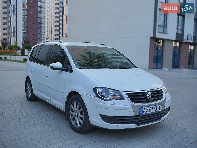 Минивэн Volkswagen Touran 2009 в Ивано-Франковске