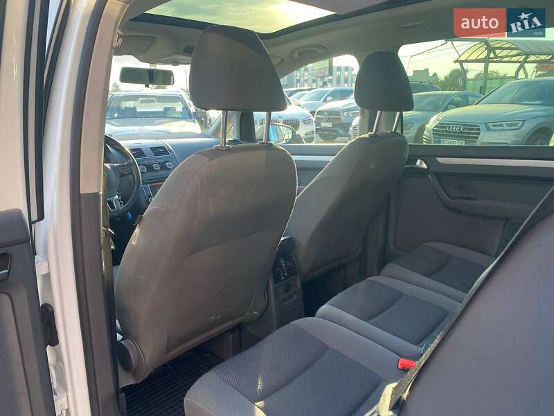Мінівен Volkswagen Touran 2015 в Львові фото 20 Мінівен Volkswagen Touran 2015 в Львові