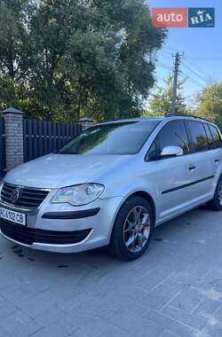 Мінівен Volkswagen Touran 2007 в Луцьку