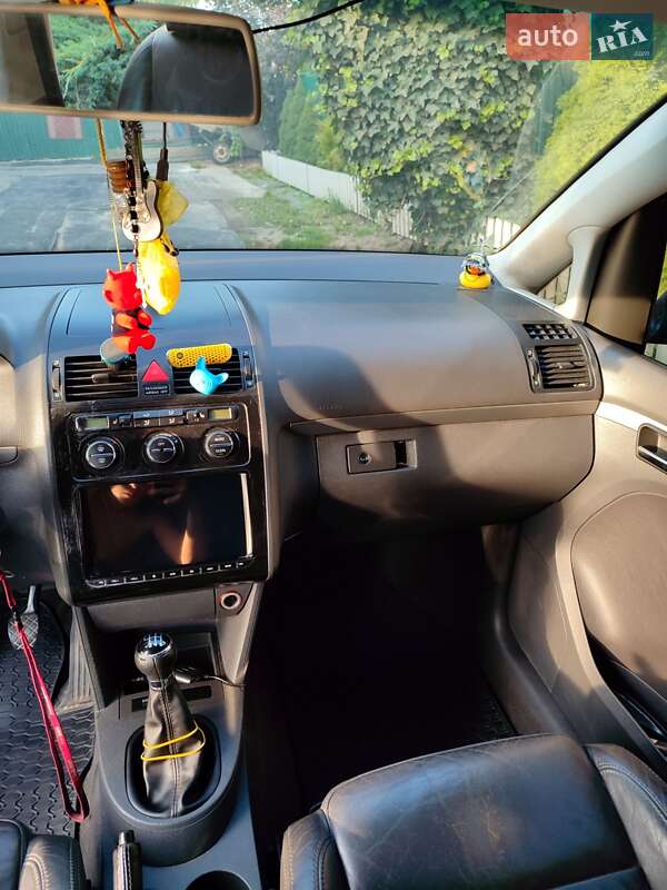 Минивэн Volkswagen Touran 2004 в Львове