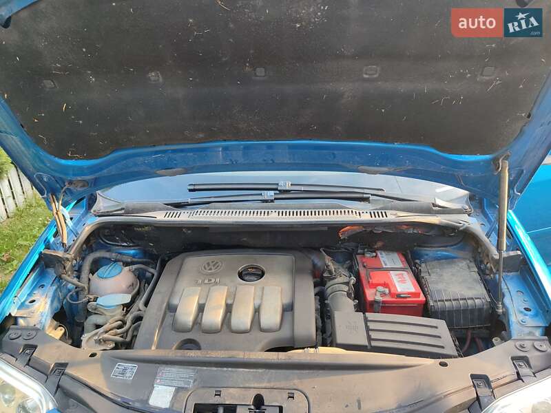 Минивэн Volkswagen Touran 2004 в Львове