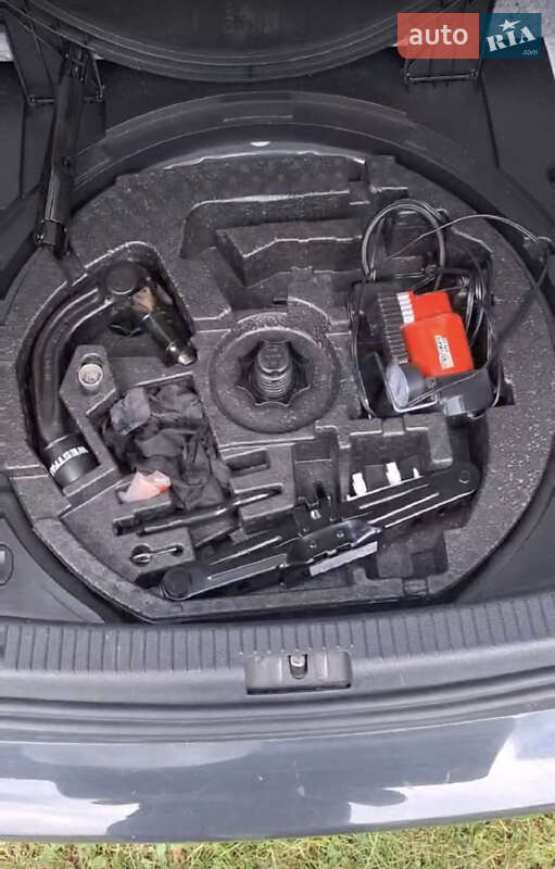 Минивэн Volkswagen Touran 2015 в Ивано-Франковске