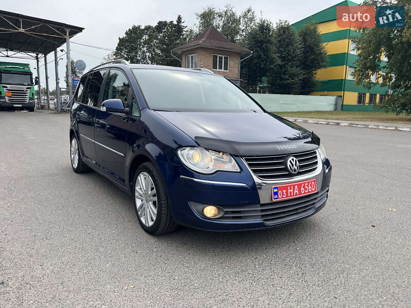 Минивэн Volkswagen Touran 2008 в Луцке
