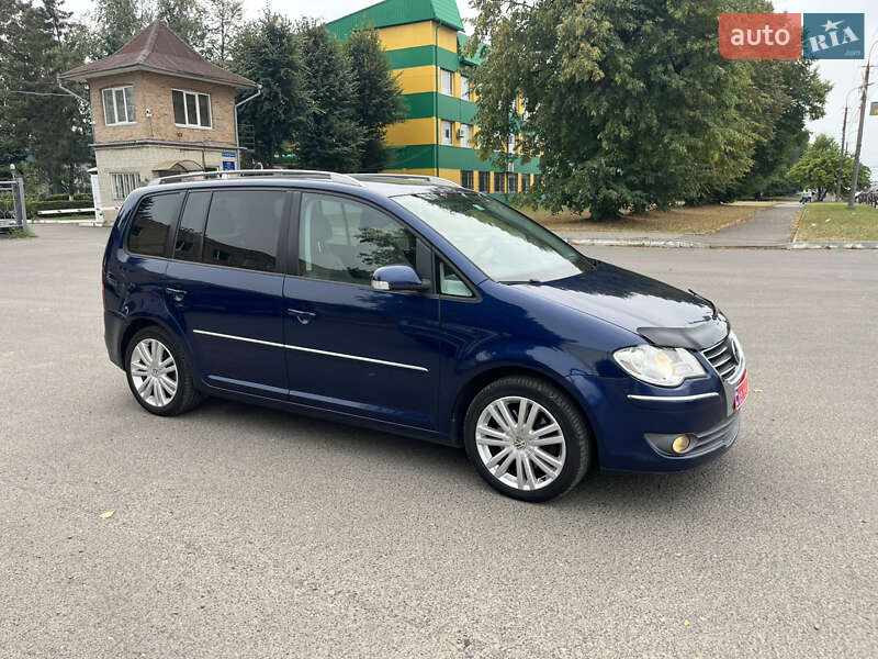 Минивэн Volkswagen Touran 2008 в Луцке