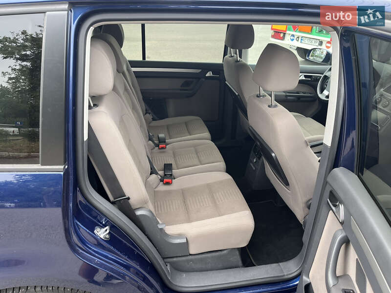 Минивэн Volkswagen Touran 2008 в Луцке