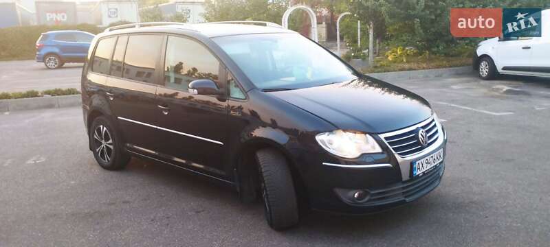 Мінівен Volkswagen Touran 2008 в Харкові