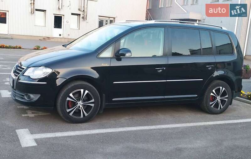 Мінівен Volkswagen Touran 2008 в Харкові