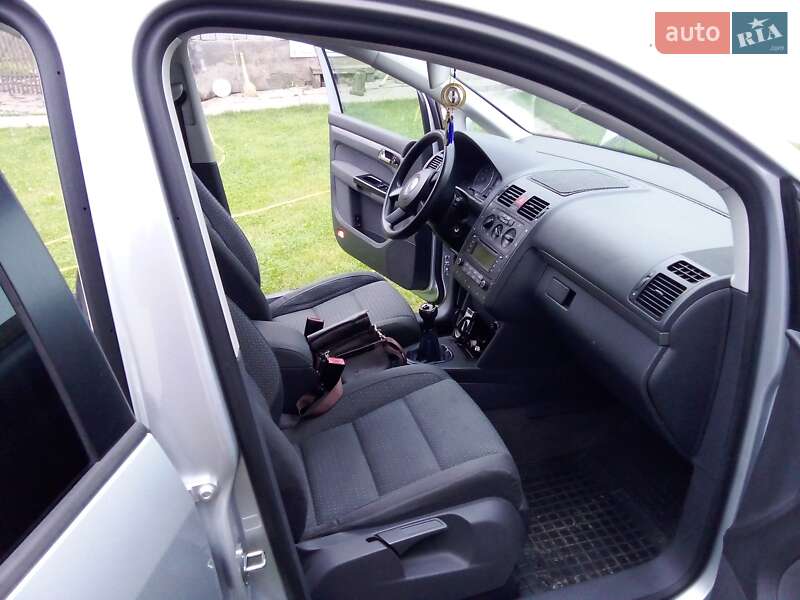 Минивэн Volkswagen Touran 2003 в Бучаче