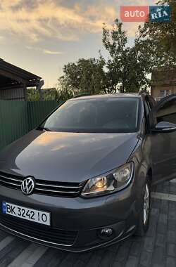 Минивэн Volkswagen Touran 2012 в Вараше
