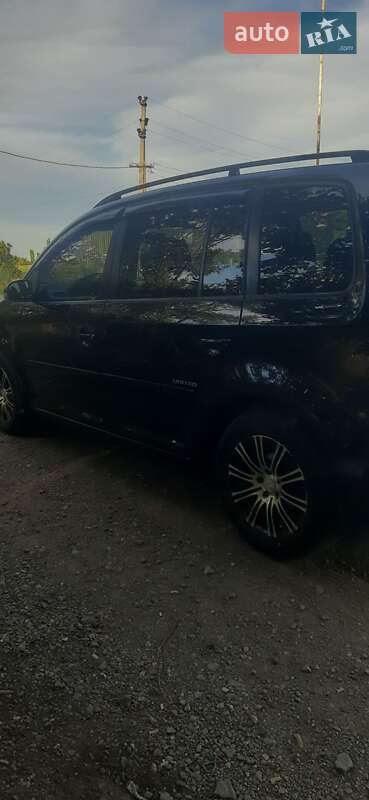 Минивэн Volkswagen Touran 2008 в Казанке