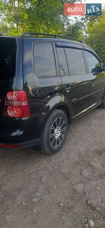 Минивэн Volkswagen Touran 2008 в Казанке