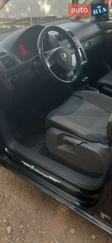 Минивэн Volkswagen Touran 2008 в Казанке