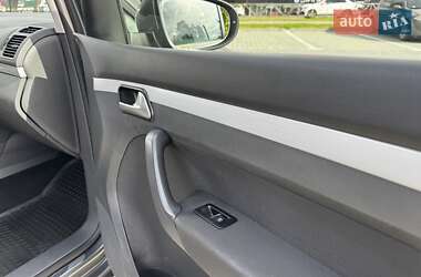 Минивэн Volkswagen Touran 2015 в 