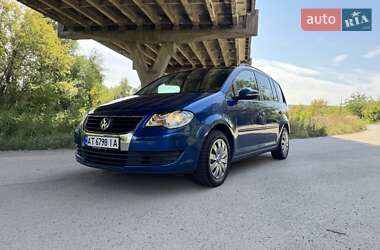 Мінівен Volkswagen Touran 2009 в Дніпрі