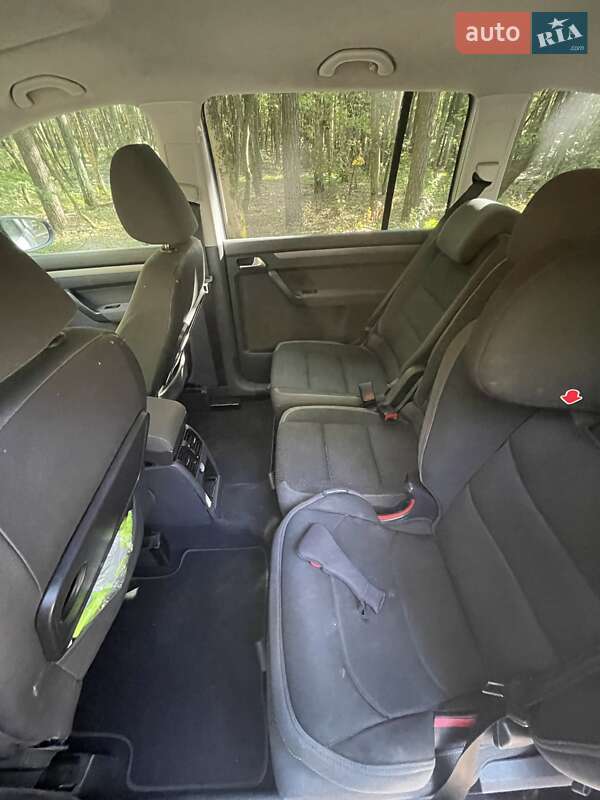 Минивэн Volkswagen Touran 2011 в Киеве