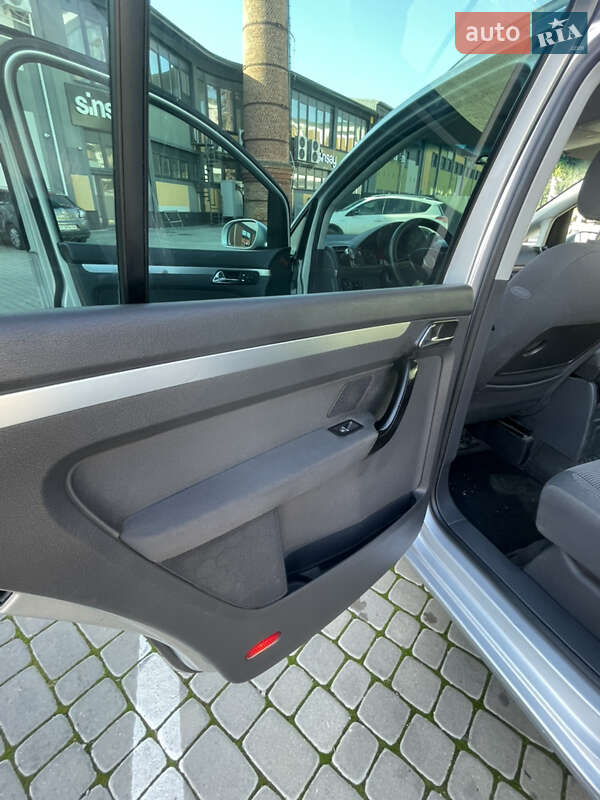 Мінівен Volkswagen Touran 2004 в Коломиї фото 19 Мінівен Volkswagen Touran 2004 в Коломиї
